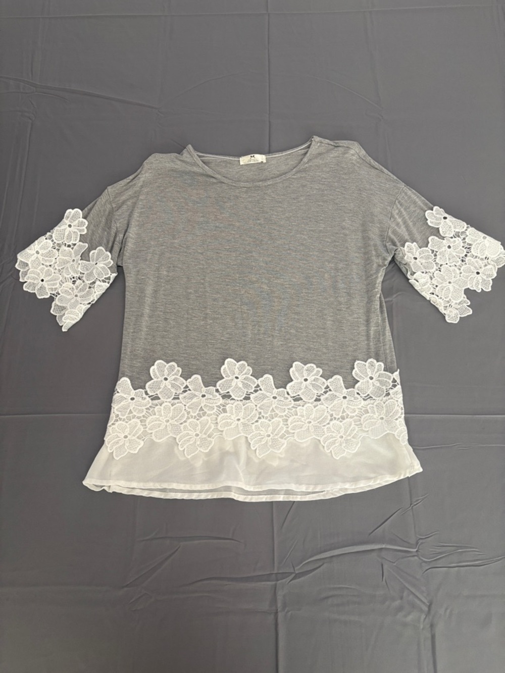 /PartySU made in Korea Gray Bohemian Blouse Top with White Lace Appliqués  Sz L